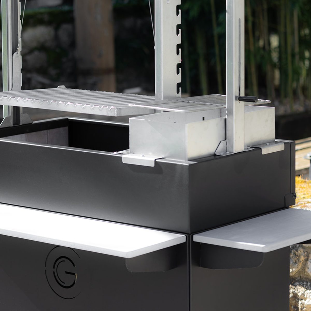 Tablettes pour Barbecue Argentin Santa Maria Asado sur meuble — photo 4